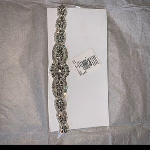 Graduated scallops beaded satin sash - White